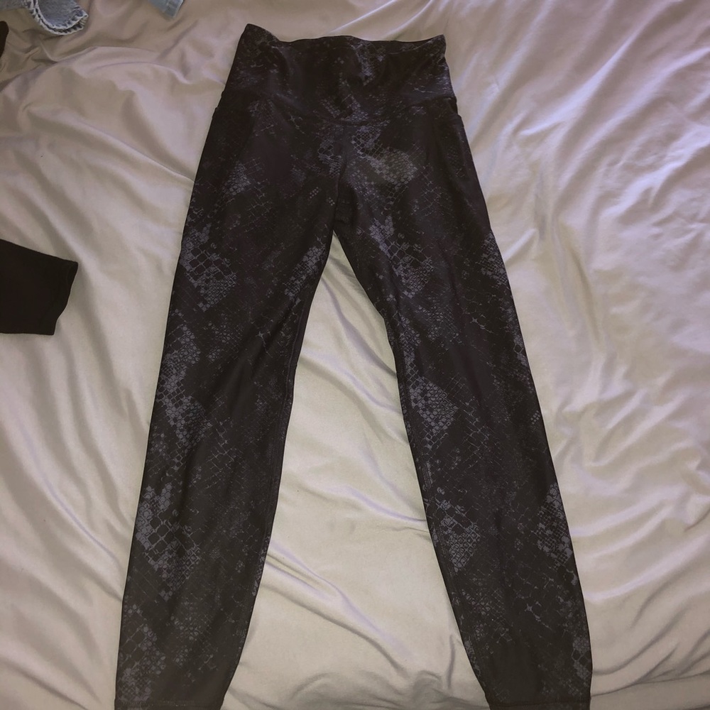 NWOT Buttery soft leggings with pockets